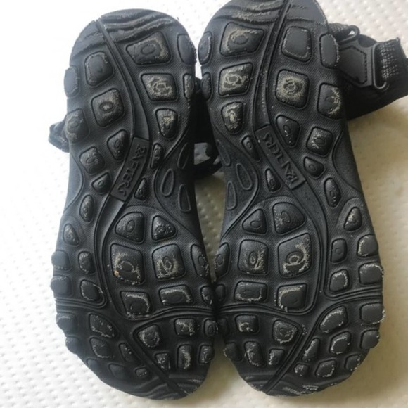 Men\'s Size 10 Black Sandals
